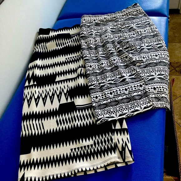 New Set of two black and white stretch elastic waist midi skirts size S - Picture 3 of 3